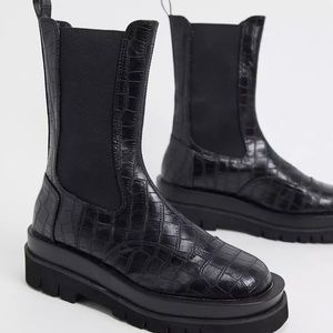 Z_Code_Z chunky pull on croc boots NWOT
